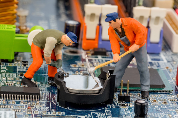 Workers repairing computer motherboard - 写真・画像