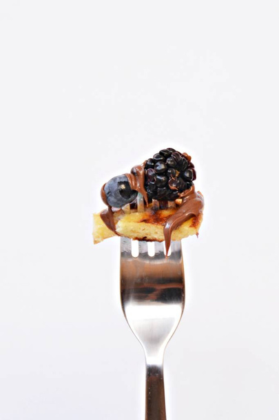 pancake with berries on a fork  - Zdjęcie, obraz