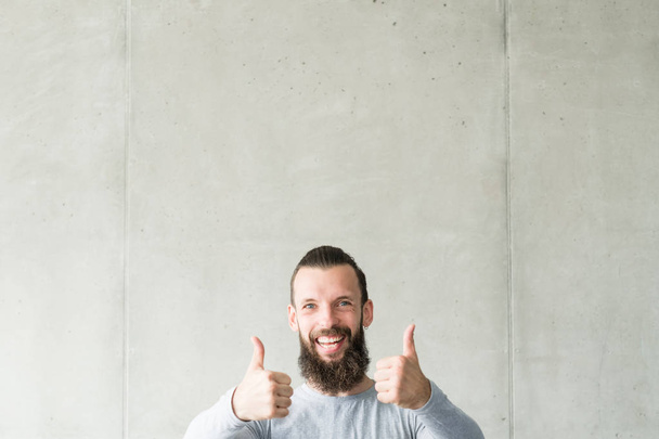 approve agree happy bearded hipster guy thumbs up - Zdjęcie, obraz