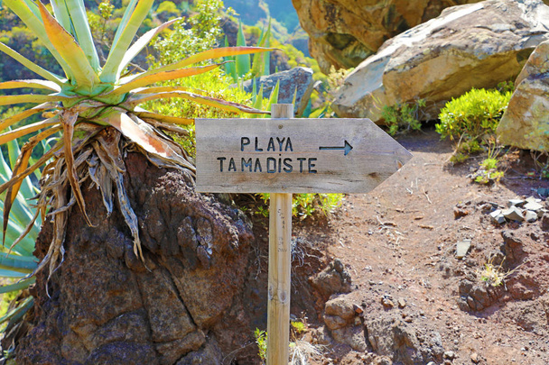Playa Tamadiste cartello stradale nell'isola di Tenerife
 - Foto, immagini