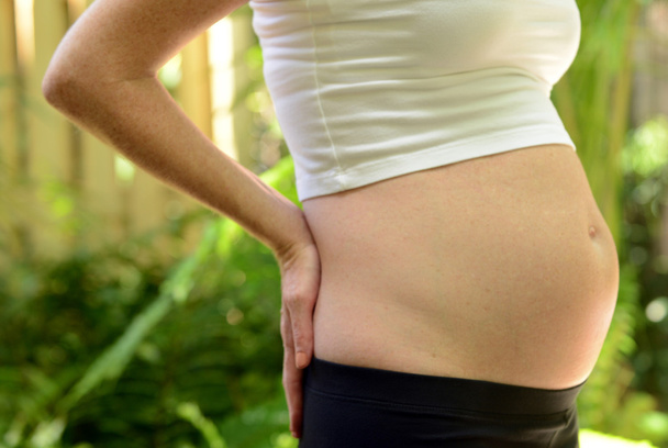 妊娠腰痛や背中の痛み - 写真・画像