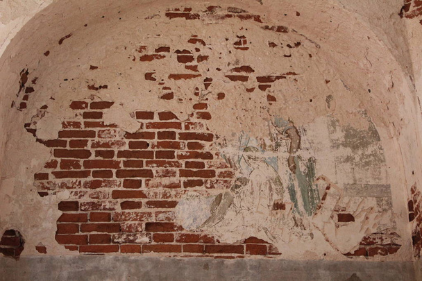 paredes de ladrillo del antiguo templo / foto masonry.the pared es antigua, destruyed.red ladrillos.
. - Foto, Imagen