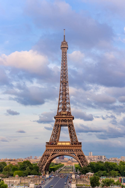 Eiffel Tower in colors of pink twilight Paris - Фото, зображення