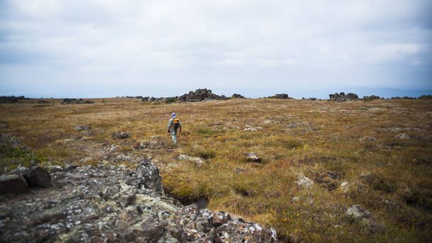 Siberian plateau and tundra. Early autumn. Travelers. - Фото, изображение