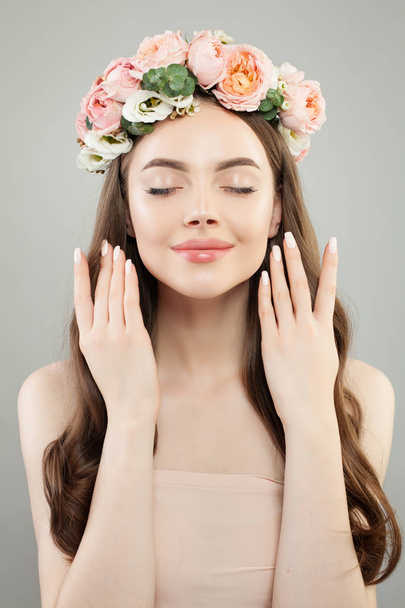Cute woman face. Beautiful model with flowers - Fotó, kép