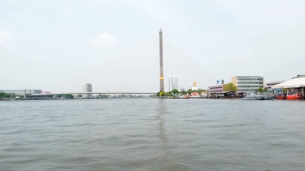 Bangkok wodnych Chao Phraya rzeki i widok na most rama IX w Tajlandii. Przekraczanie rzeki Bangkoku - Materiał filmowy, wideo