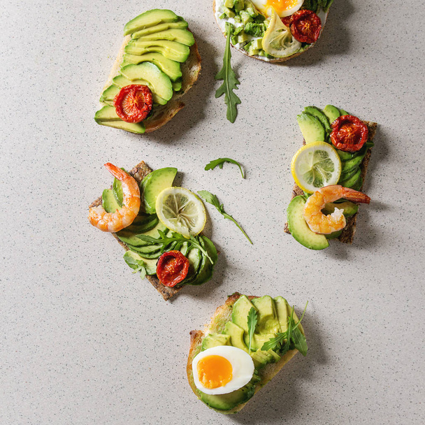 Variety of avocado sandwiches - Valokuva, kuva