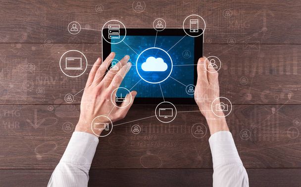 Hand using tablet with centralized cloud computing system concept - Foto, immagini