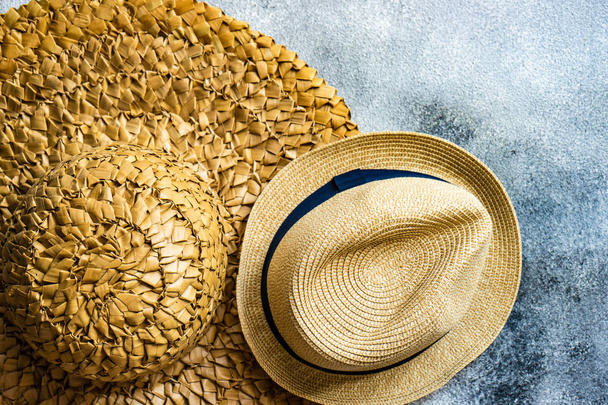 Ψάθινο καπέλο ως ιδέα διακοπών - Φωτογραφία, εικόνα