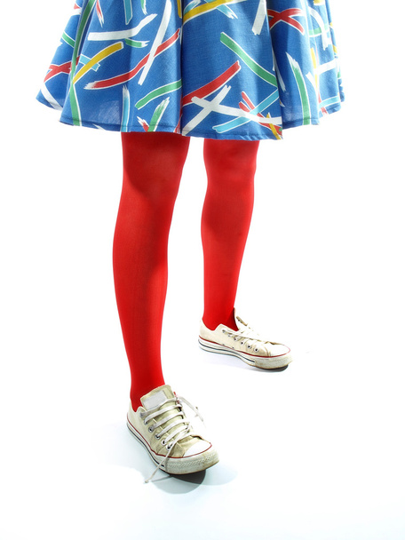 junge Mädchen Beine in roten Strumpfhosen - Foto, Bild