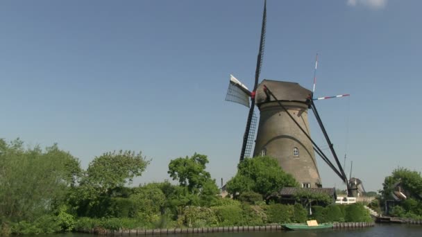 オランダの風車オランダ キンデルダイク近く - 映像、動画