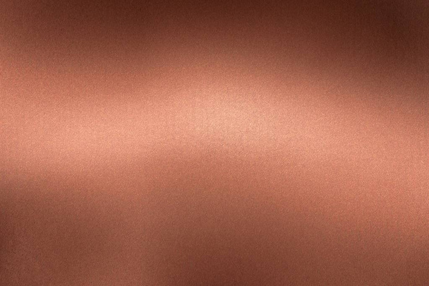 Parlayan fırçalanmış koyu kırmızı çelik duvar, soyut doku arka plan - Fotoğraf, Görsel