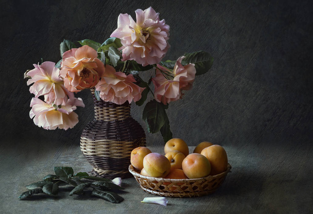   flowers and fruits in still life - Фото, изображение