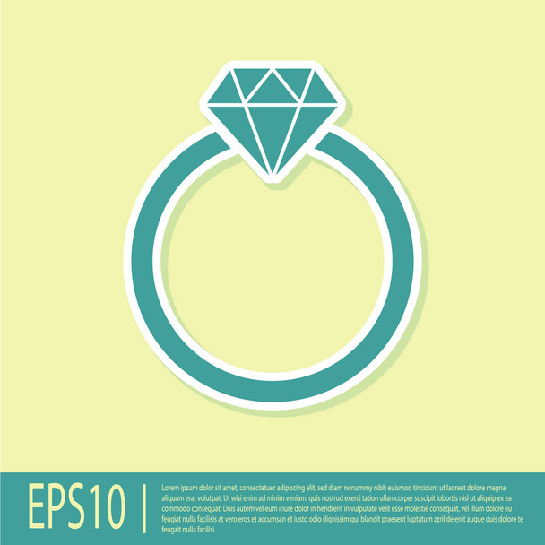 黄色の背景に分離されたグリーンダイヤモンドの婚約指輪アイコン。フラットなデザイン。ベクトルイラストレーション - ベクター画像