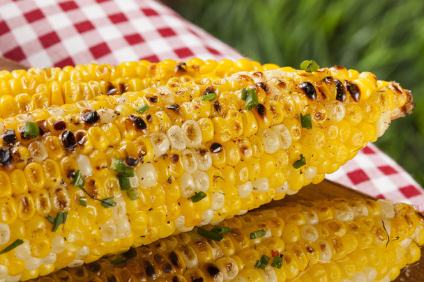 Organic Grilled Corn on the Cob - Foto, afbeelding