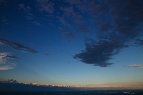 gün batımında bulutlu gökyüzü, Signagi, Gürcistan - Fotoğraf, Görsel