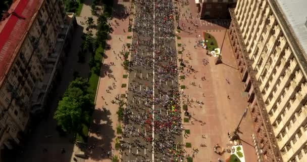 Aerial view footage Kiev charity marathon which ran 18,000 people - Materiał filmowy, wideo