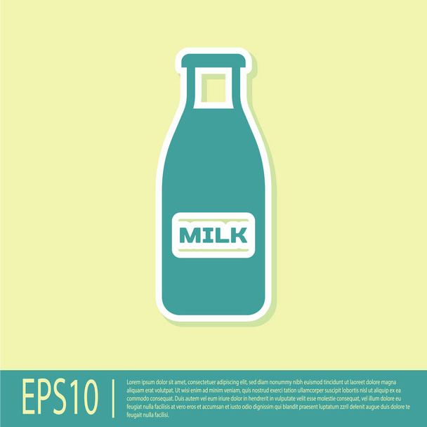Zelená uzavřená skleněná láhev se symbolem mléka a víčka izolovaná na žlutém pozadí. Plochý design. Vektorová ilustrace - Vektor, obrázek