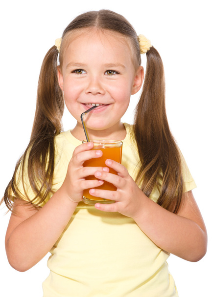 Little girl is drinking carrot juice - Zdjęcie, obraz