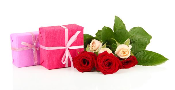 Beautiful roses and presents, isolated on white - Fotoğraf, Görsel