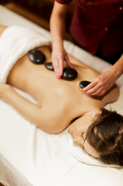 Massaggio con pietre calde
 - Foto, immagini