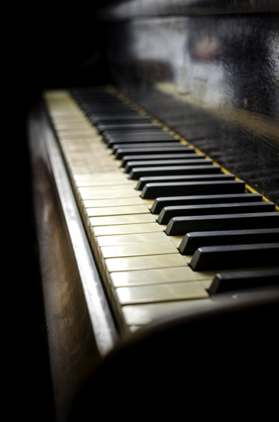 Vecchio pianoforte
 - Foto, immagini