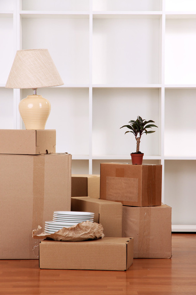 Moving boxes in empty room - 写真・画像