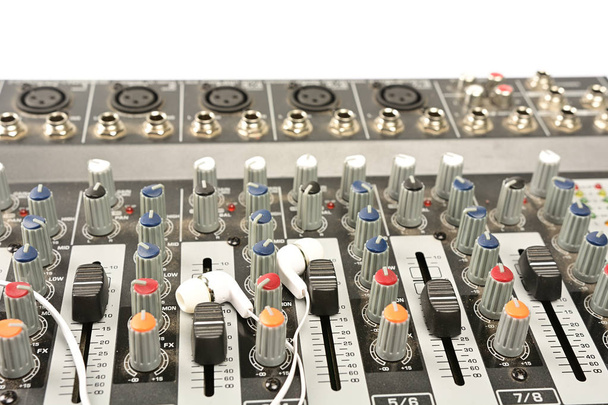 close-up de mixer de som moderno em estúdio
 - Foto, Imagem