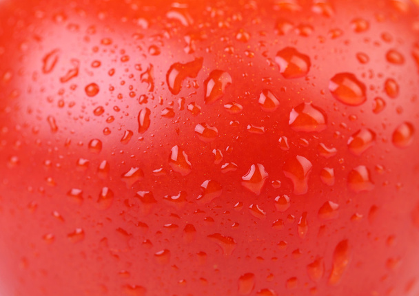 Water drops on red tomato. Close up. - Foto, Imagem