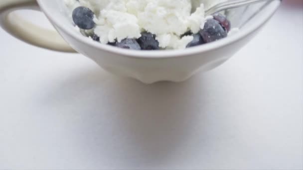 Cottage cheese with berries - Πλάνα, βίντεο