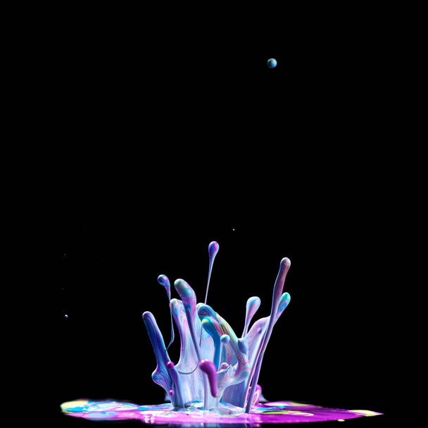 Tinta de cor dançante. Corante escultura abstrata. Splash de tinta em
  - Foto, Imagem