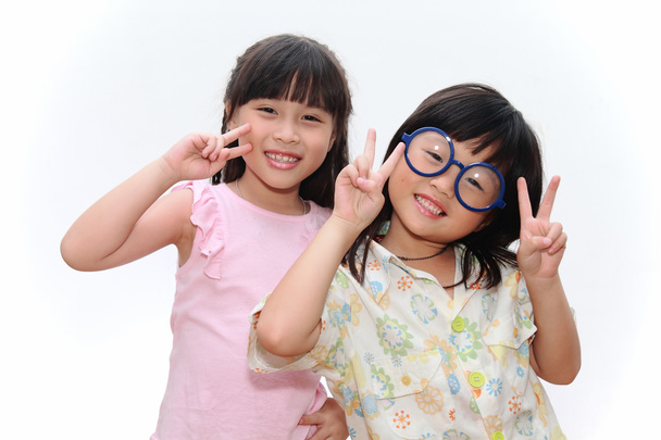 Retrato de duas meninas asiáticas e melhores amigos com feliz
 - Foto, Imagem
