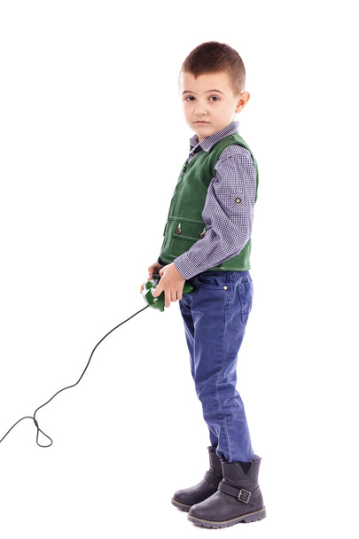 Retrato de un niño pequeño con un juguete de control remoto mirando
 - Foto, Imagen