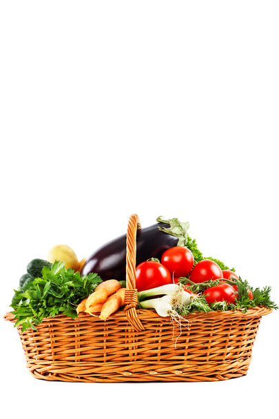 verduras frescas en cesta - Foto, Imagen