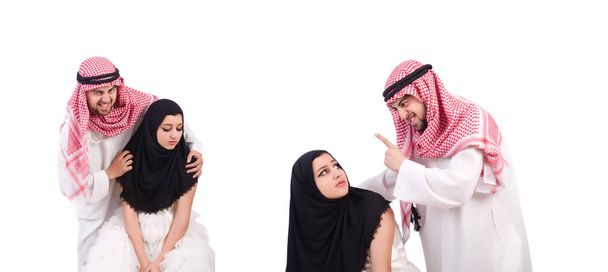 Arabische man met zijn vrouw op wit - Foto, afbeelding