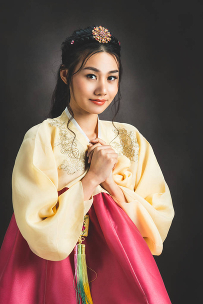 Korejská žena v tradičních korejských šatech (hanbok). - Fotografie, Obrázek