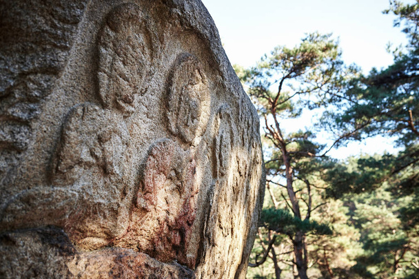 Buddhist Figures Carved On Rock Surface in Gyeongju. - Foto, Bild