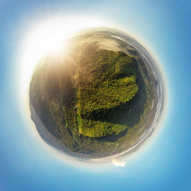 lintujen silmä näkymä pikku planeetta 360 asteen pallo Mountain lähellä Mae Chang Reservoir, Mae Moh, Lampang, Thaimaa
  - Valokuva, kuva