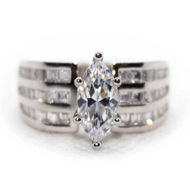 BELLA LUCE Diamant Simuler Bague 1.96ctw Marquise / Baguette Style de mariage Une bande Bague Taille 8
 - Photo, image