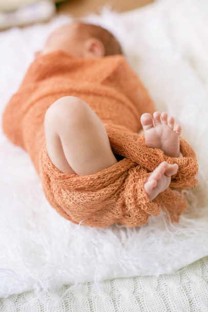 Newborn baby boy lying on his bad relaxing at home - Foto, Imagem