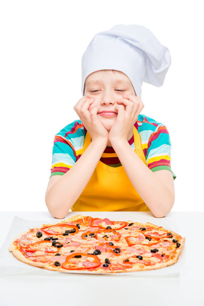 cuisinier avec pizza maison, garçon 10 ans, portrait sur ba blanc
 - Photo, image