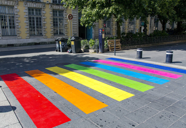 Streets, squares and multi-colored pedestrian crossings in the center of Bordeaux, France - Photo, Image