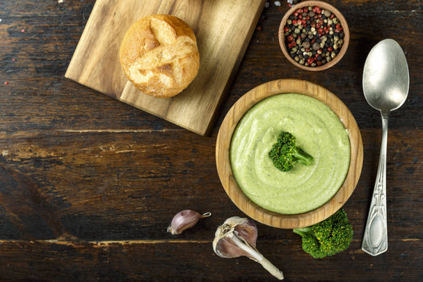 broccoli cream soup place for text - Zdjęcie, obraz