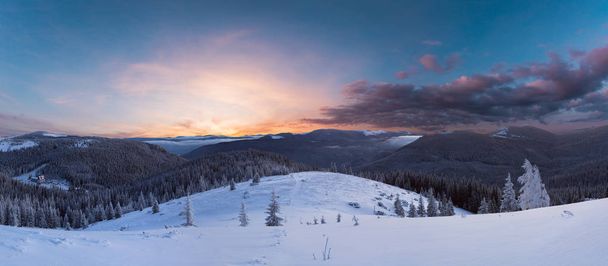 Sunset winter mountain panorama (Carpathian, Ukraine). - Fotografie, Obrázek