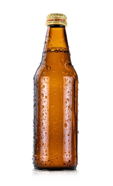 beyaz arka plan üzerinde izole serin su damlacıklı kahverengi cam içecek şişesi - Fotoğraf, Görsel