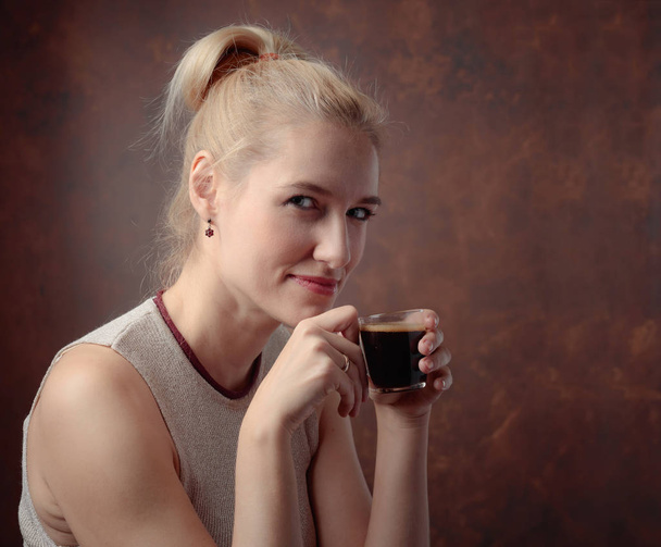 Portrait of a beautiful mid age woman with cup of coffee. - Fotoğraf, Görsel