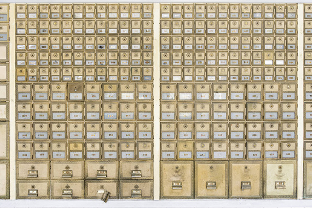 Папки Mid-Century Design Brass Post Office
 - Фото, изображение