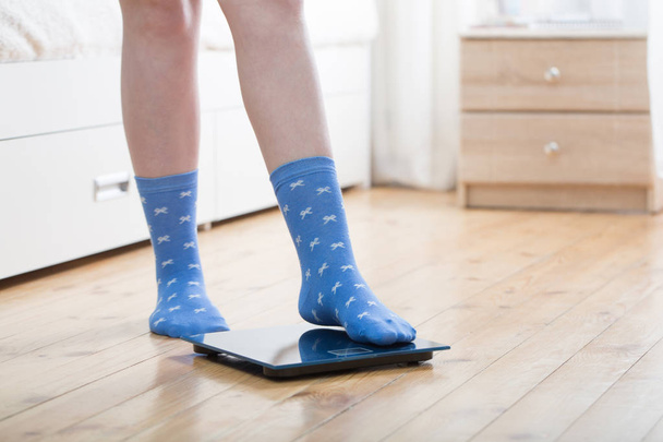 female feet in socks on the floor scales - Φωτογραφία, εικόνα
