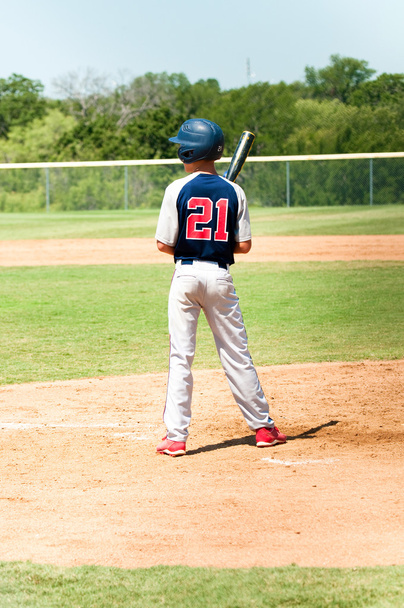 Jugador de béisbol adolescente al bate
 - Foto, Imagen