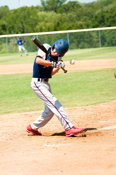 Adolescente béisbol chico al bate
 - Foto, Imagen